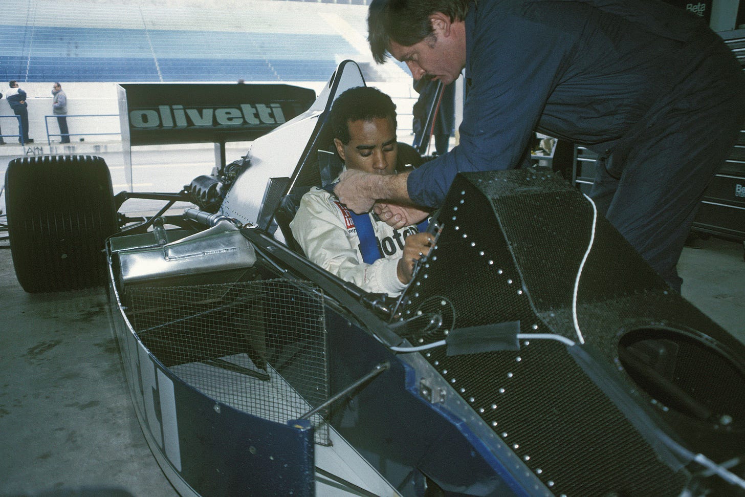 Willy T. Ribbs preparing for a test in a Brabham in 1986, the first black  person to drive a Formula 1 car : r/formula1