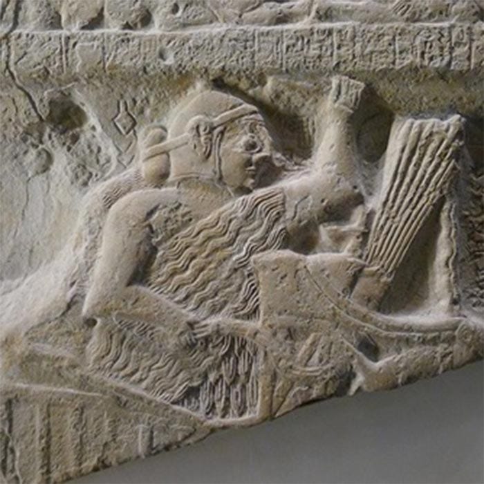 Detail of the Stele of the Vultures (2460s BC) showing ‘Eannatum’, King of Lagash, riding a war chariot with a sword his hand. Louvre Museum. (MBZT/CC BY-SA 3.0)