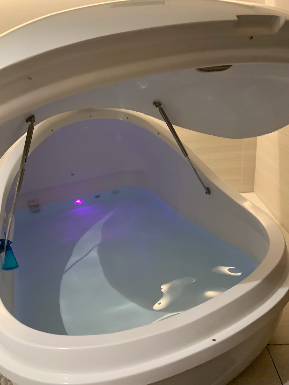 salt water therapy pod