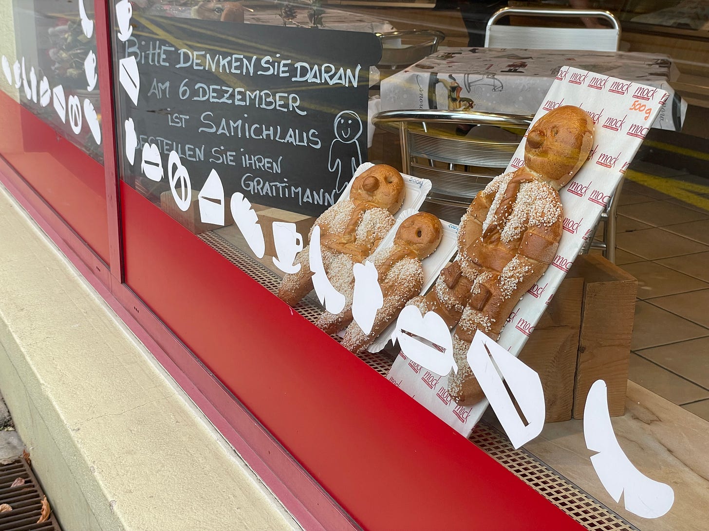 Grättimaa in bakery window with sign encouraging orders