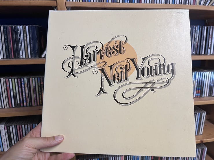 Mijn exemplaar van Neil Young's klassieker Harvest