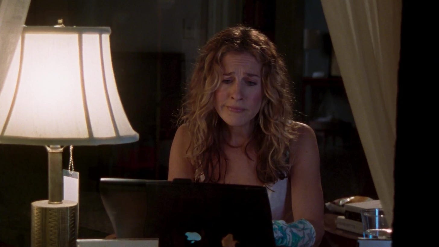 Apple PowerBook Laptop Used By Sarah Jessica Parker As Carrie Bradshaw In  Sex And The City S06E13 "Let There Be Light" (2004)