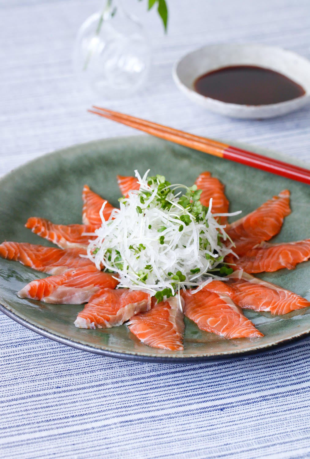 Salmon sashimi with ponzu sauce