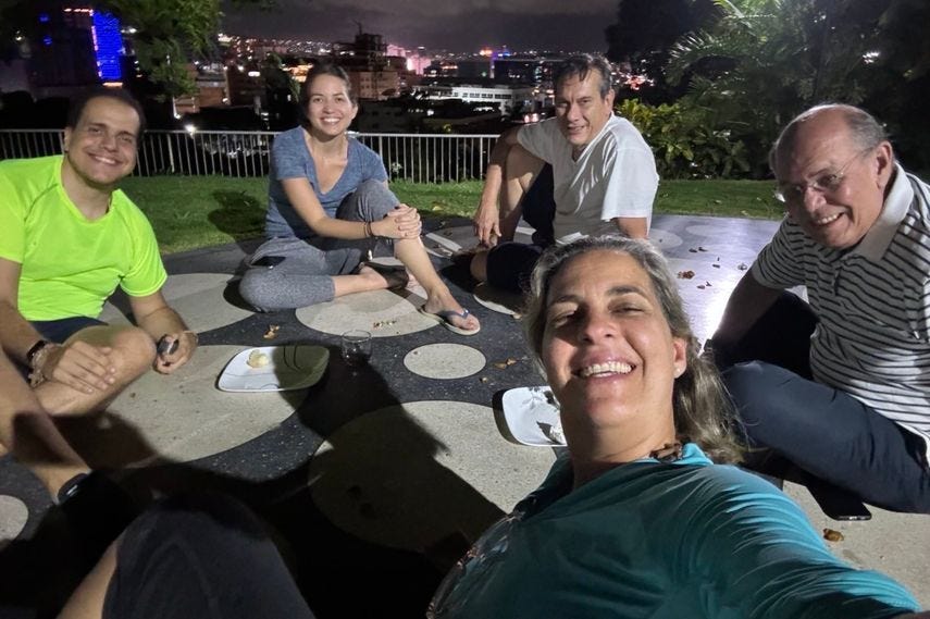 Los opositores Magalli Meda, Claudia Macero, Pedro Urruchurtu, Omar González y Humberto Villalobos, miembros del equipo de María Corina Machado que estaban refugiados en la Embajada de Argentina en Caracas, se encuentran sanos y salvos en EEUU Los opositores Magalli Meda, Claudia Macero, Pedro Urruchurtu, Omar González y Humberto Villalobos, miembros del equipo de María Corina Machado que estaban refugiados en la Embajada de Argentina en Caracas, se encuentran sanos y salvos en EEUU