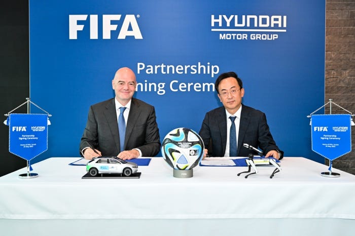 FIFA President Gianni Infantino (left) and Hyundai Motor President Karl Kim agree to extend the carmaker's FIFA sponsorship through 2030
