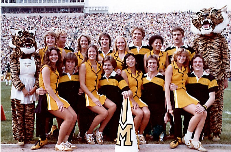File:Mizzou Cheerleaders 1977.jpg