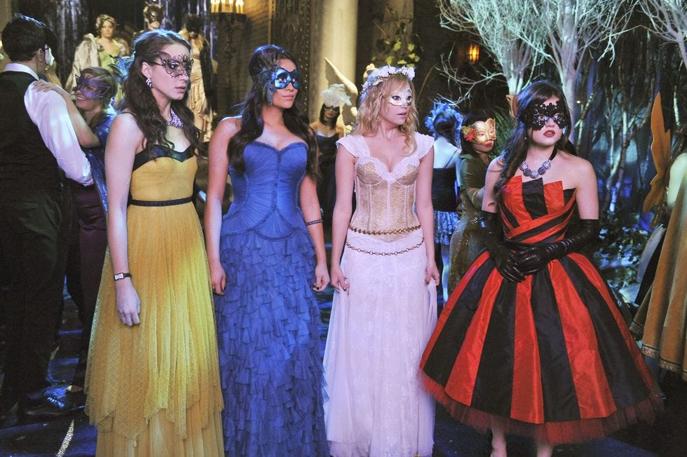 20 Best 'Pretty Little Liars' Halloween Costume Ideas - PLL Halloween  Finale Episode Costumes