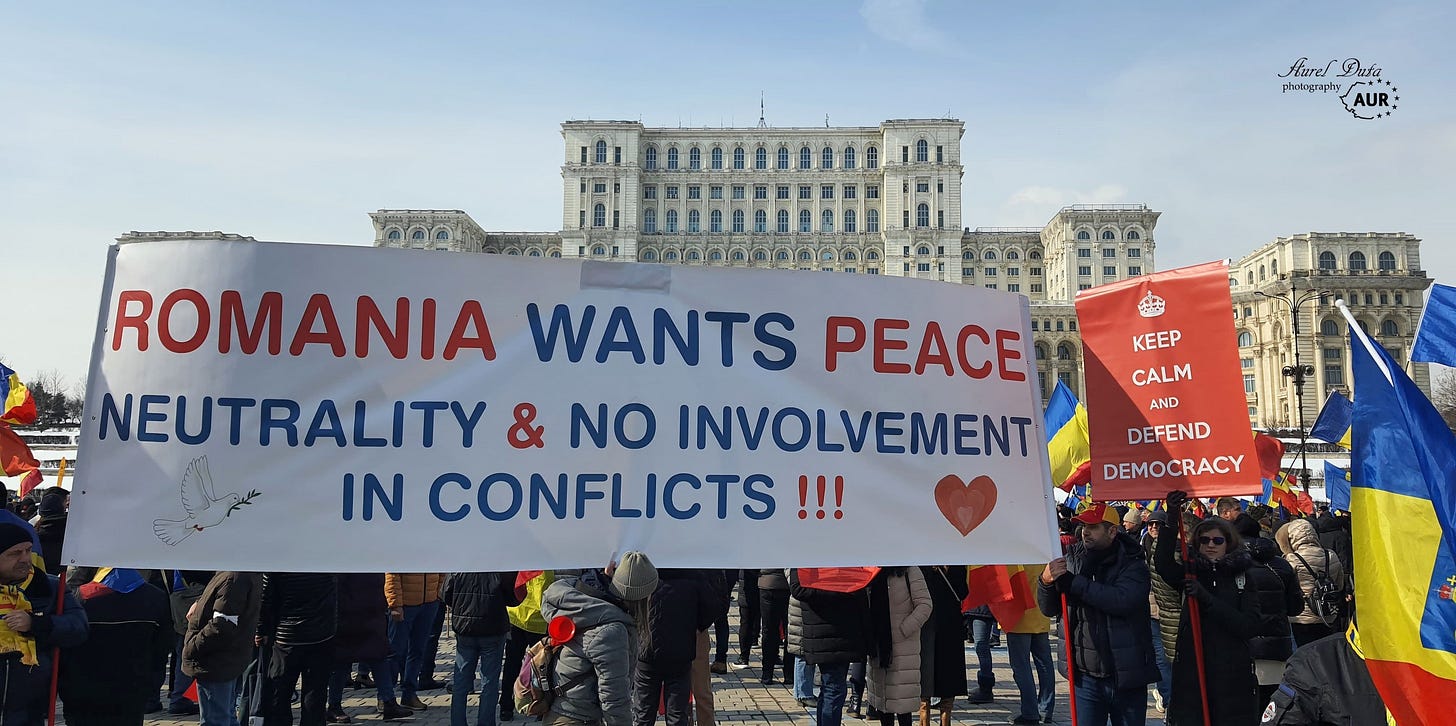 Lehet, hogy egy kép erről: ‎13 ember és ‎, szöveg, amely így szól: „‎Aar! Punz ,הושמין AUR ROMANIA WANTS PEACE NEUTRALITY & NO INVOLVEMENT IN CONFLICTS!!! KEEP CALM AND AND DEFEND DEMOCRACY DEMO‎”‎‎