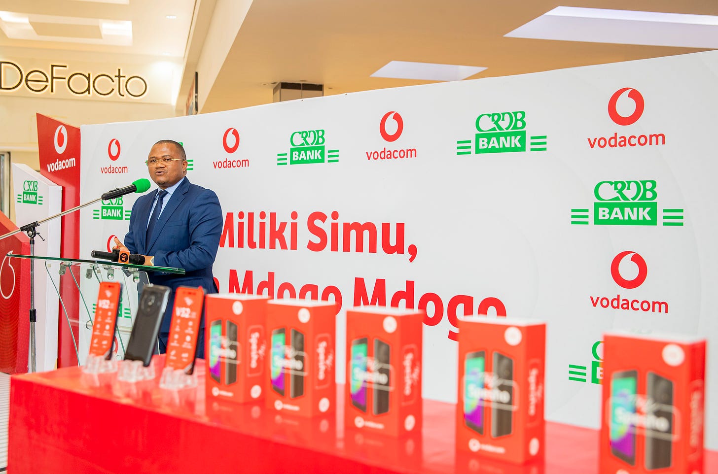 Vodacom, CRDB kuongeza upatikanaji wa simujanja nchini - MTAA KWA MTAA BLOG