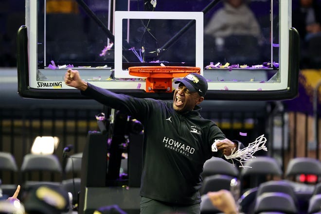 Howard coach Kenny Blakeney celebrates after the Bison came back to beat Norfolk State.