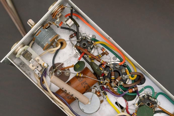 A photo of the Wurlitzer 112 amp chassis showing the early preamp, including the octal socket