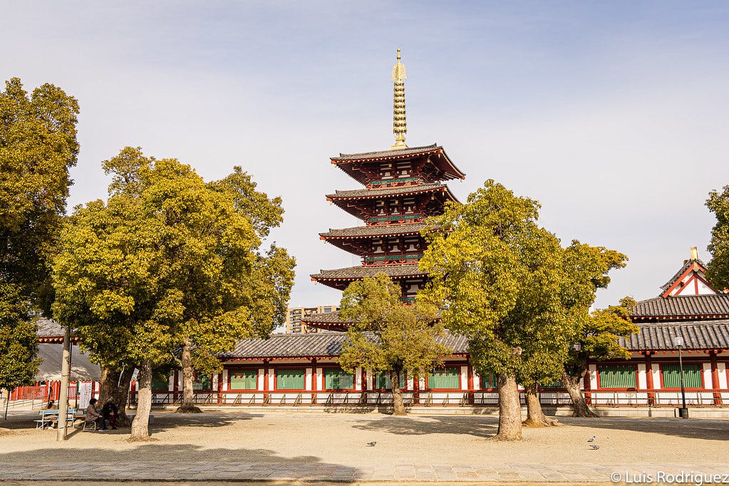 La preciosa pagoda del templo Shitennoji de Osaka