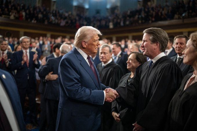 May be an image of 3 people, crowd and the Oval Office