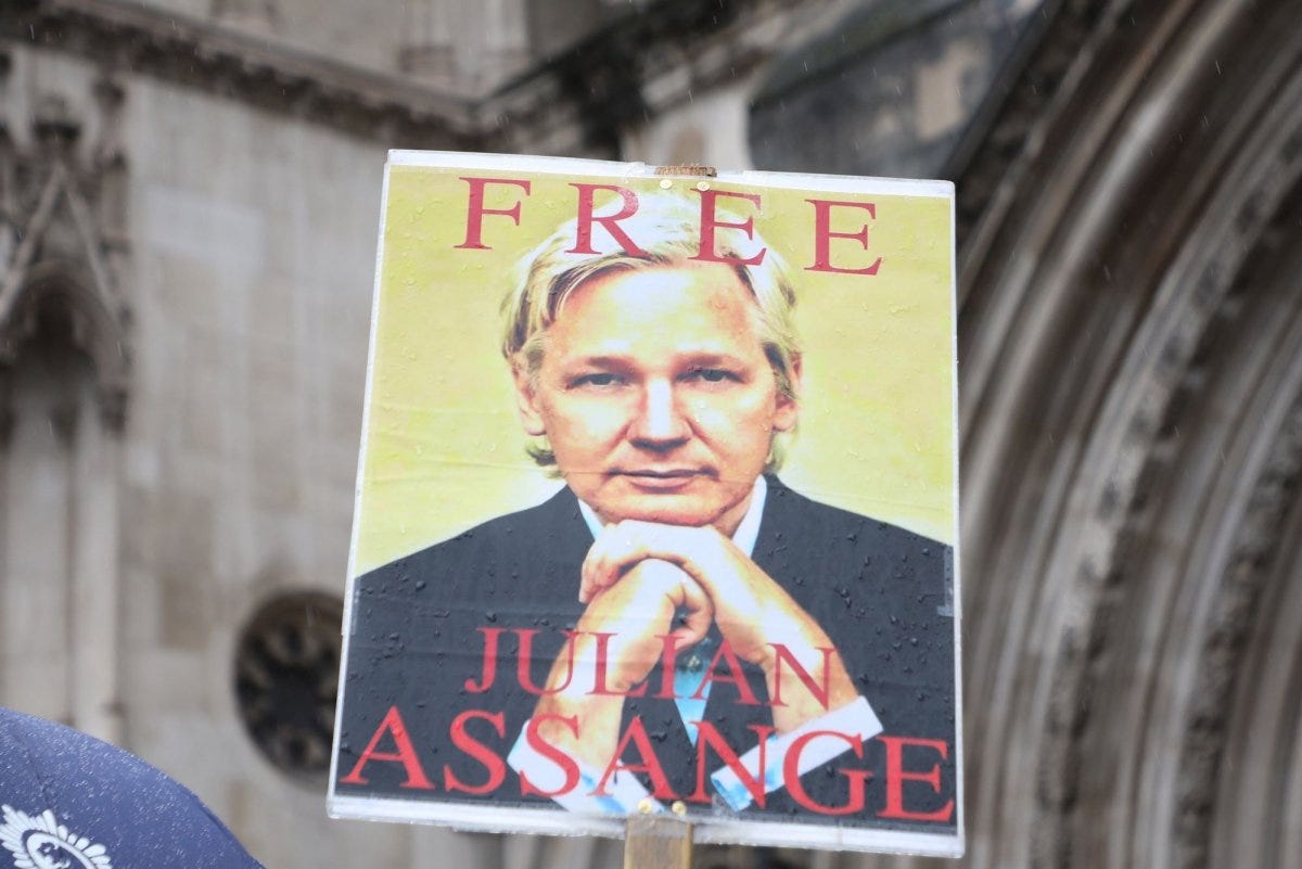 British court gives United States 3 weeks to show Julian Assange would get  fair trial - UPI.com