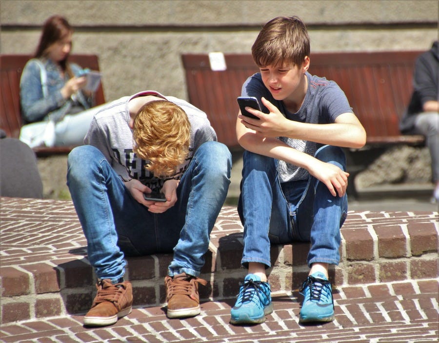 boys on smartphones