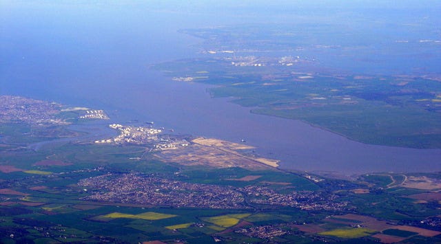 File:The Thames Estuary from the air (geograph 2357446).jpg - Wikimedia  Commons