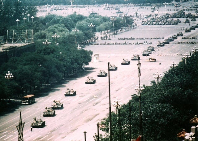 r/pics - The full Tiananmen Square Tank Man picture is so much more powerful than the cropped one