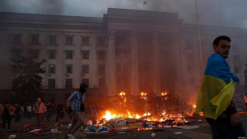 File:Trade Unions House, on Odessa, during the fire on 2 May 2014.jpg