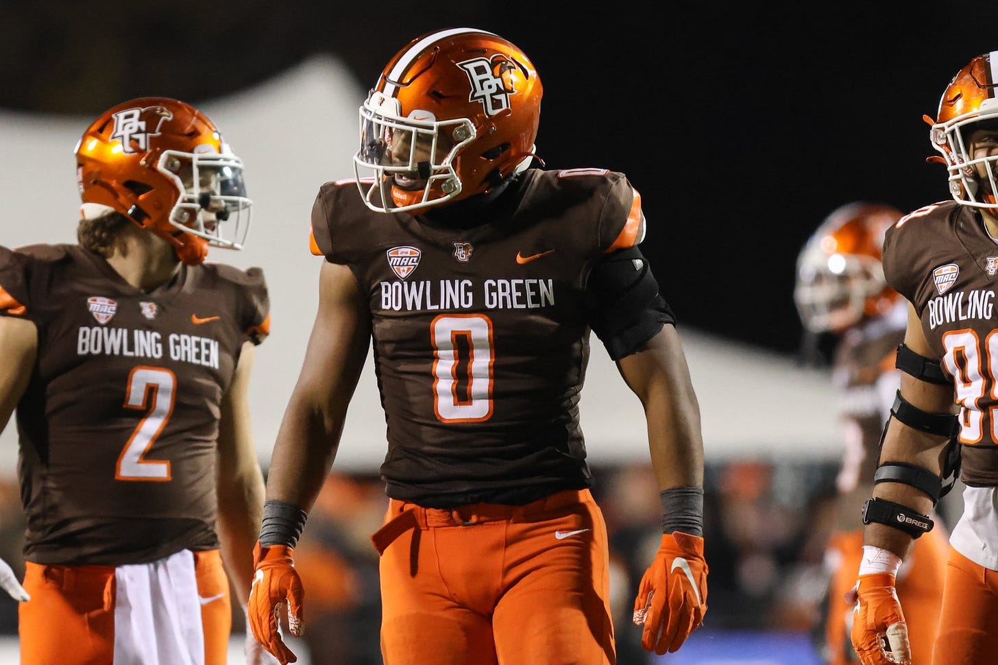 Zenitz] Bowling Green All-MAC outside linebacker Cashius Howell has entered  the transfer portal, @chris_hummer and I have learned for @247sports. Tied  for No. 1 in the MAC this season with 9.5 sacks. :
