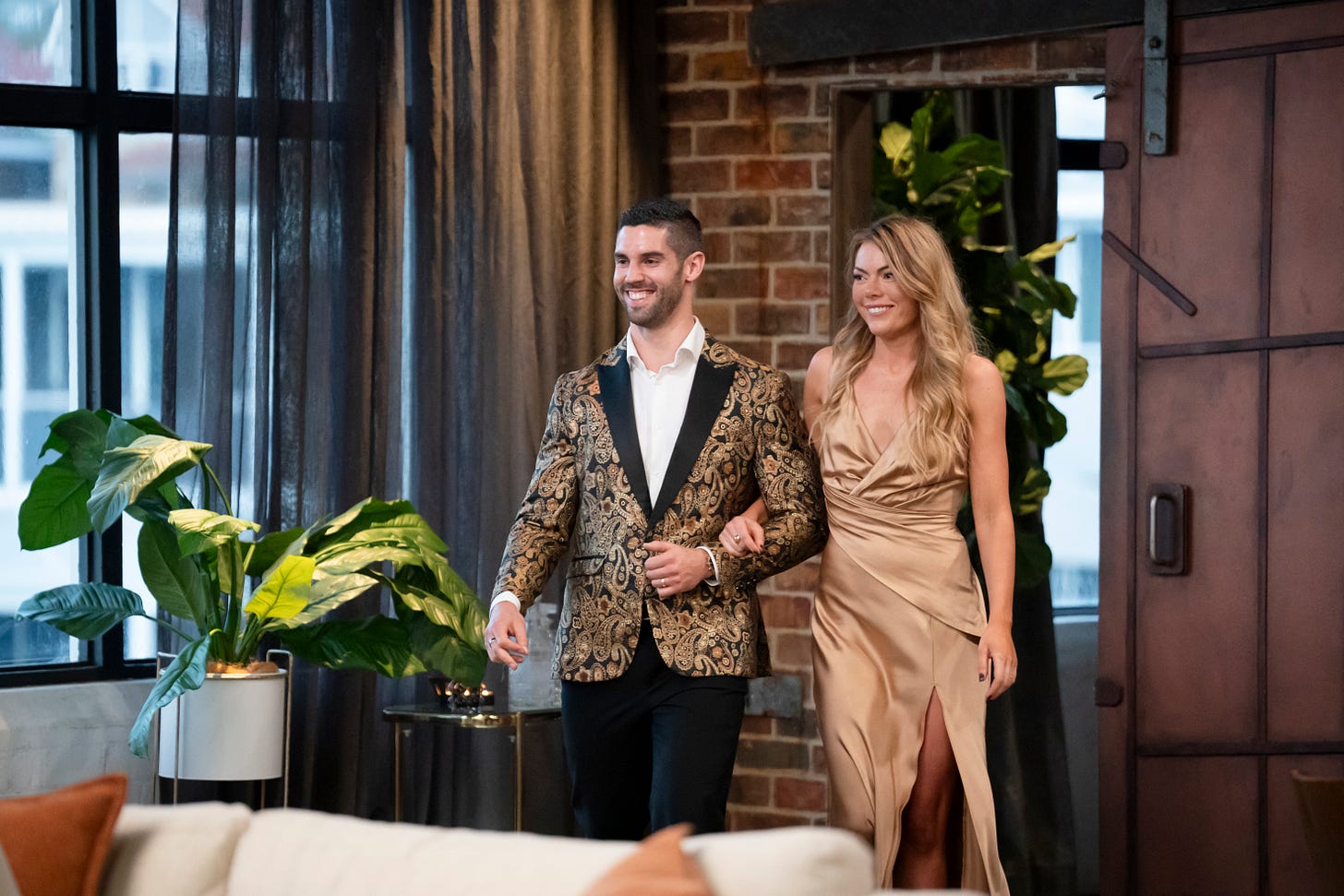 Ryan and Jacqui enter the MAFS dinner party together. 