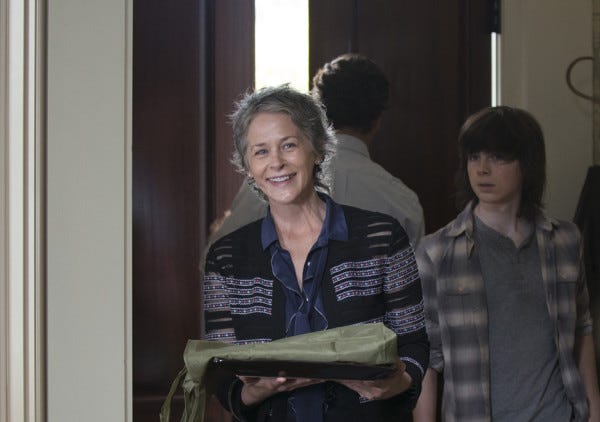 carol brings applesauce cookies to deannas on the walking dead 2015