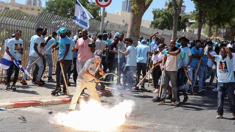 02 September 2023, Israel, Tel-aviv: Eritrean asylum seekeres clash with police at a demonstration in Tel-aviv, ahead of an event that was planed by the Eritrean embassy. Photo by: Ilia Yefimovich/picture-alliance/dpa/AP Images


