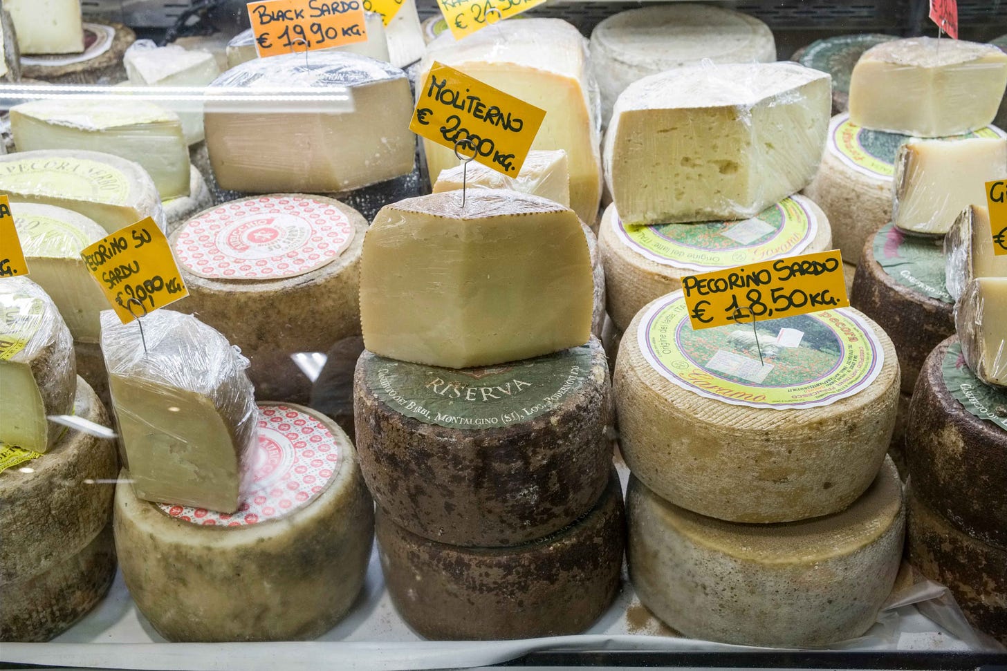 Ma quali oroscopi: il futuro chiedetelo al formaggio | Rolling Stone Italia