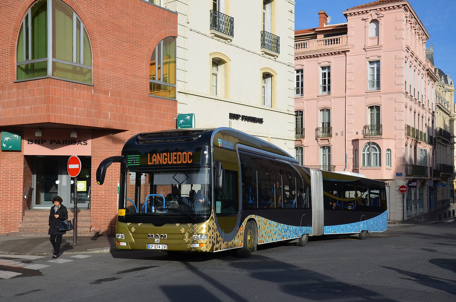 Un « Bus-Tram » près de la place Gabriel Péri.