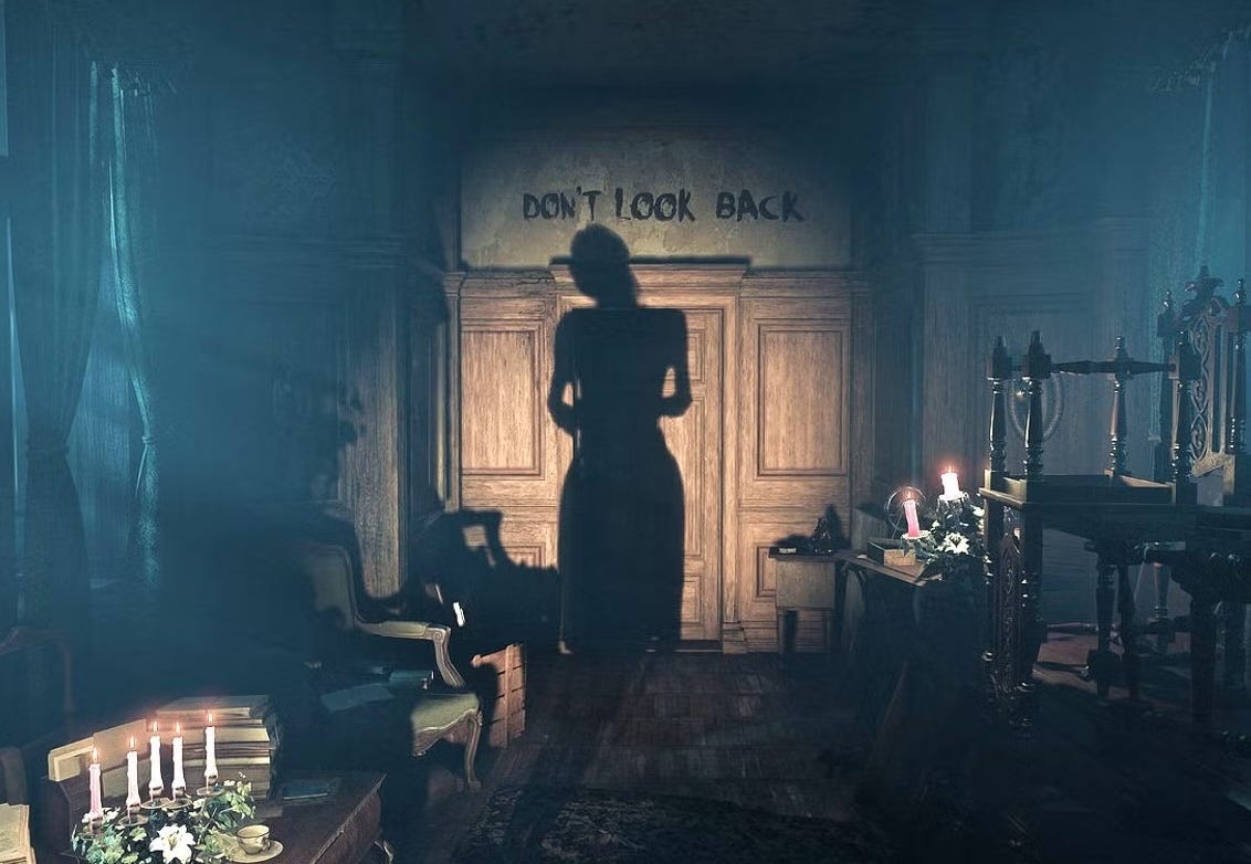 A screenshot of Layers of Fear displaying the words Don't Look Back at the wall in front of the POV with a shadow silhouette of a woman standing behind you