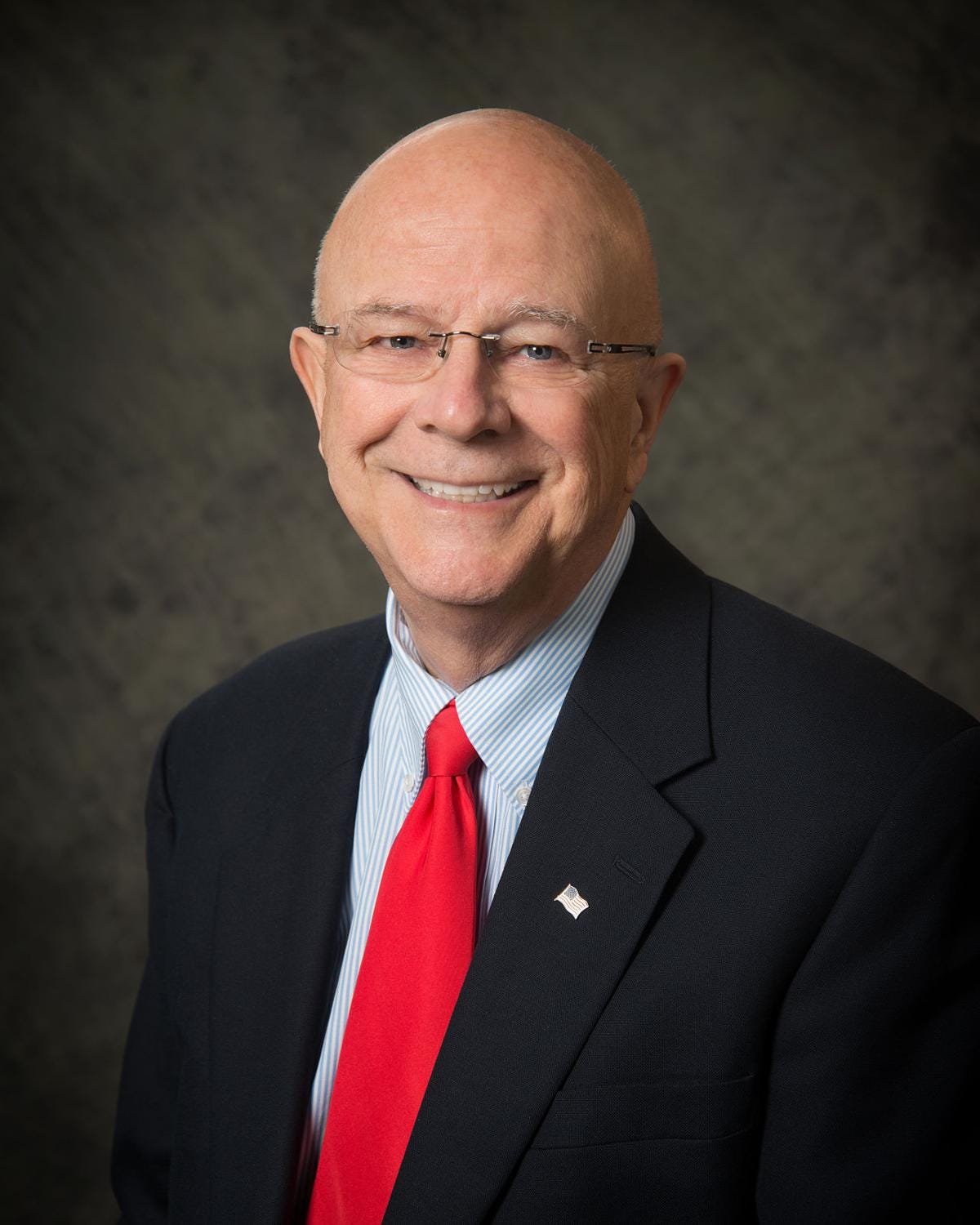 Longtime Chelan County PUD commissioner won't seek re ...
