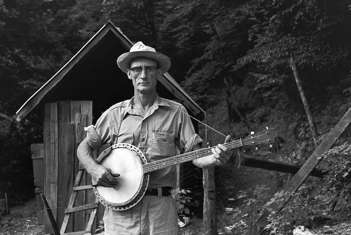 The Discovery of Roscoe Holcomb and the “High Lonesome Sound” | The New  Yorker