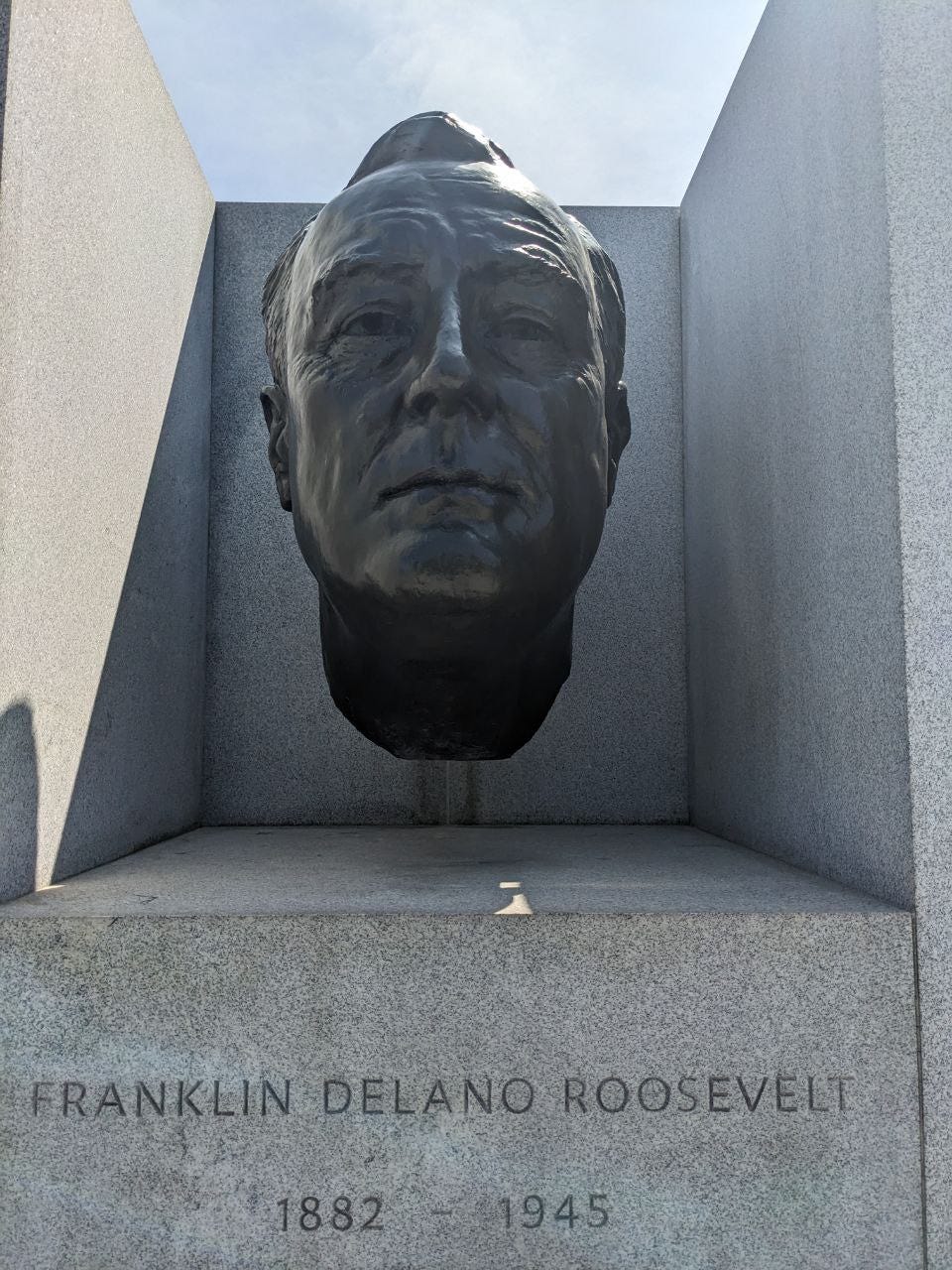 A bust of Franklin Delano Roosevelt. Below the name are the years 1882 - 1945