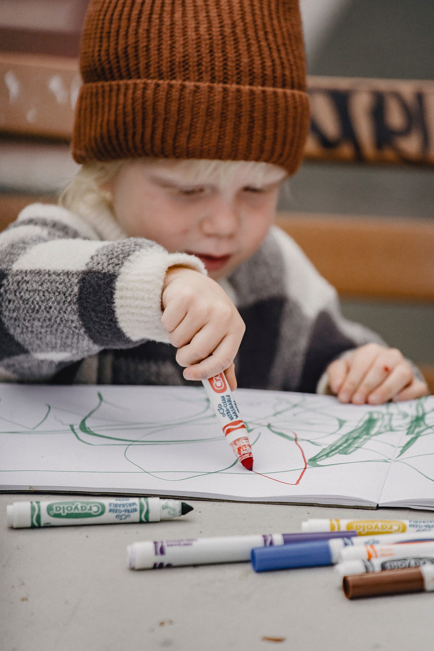 image of little boy drawing 