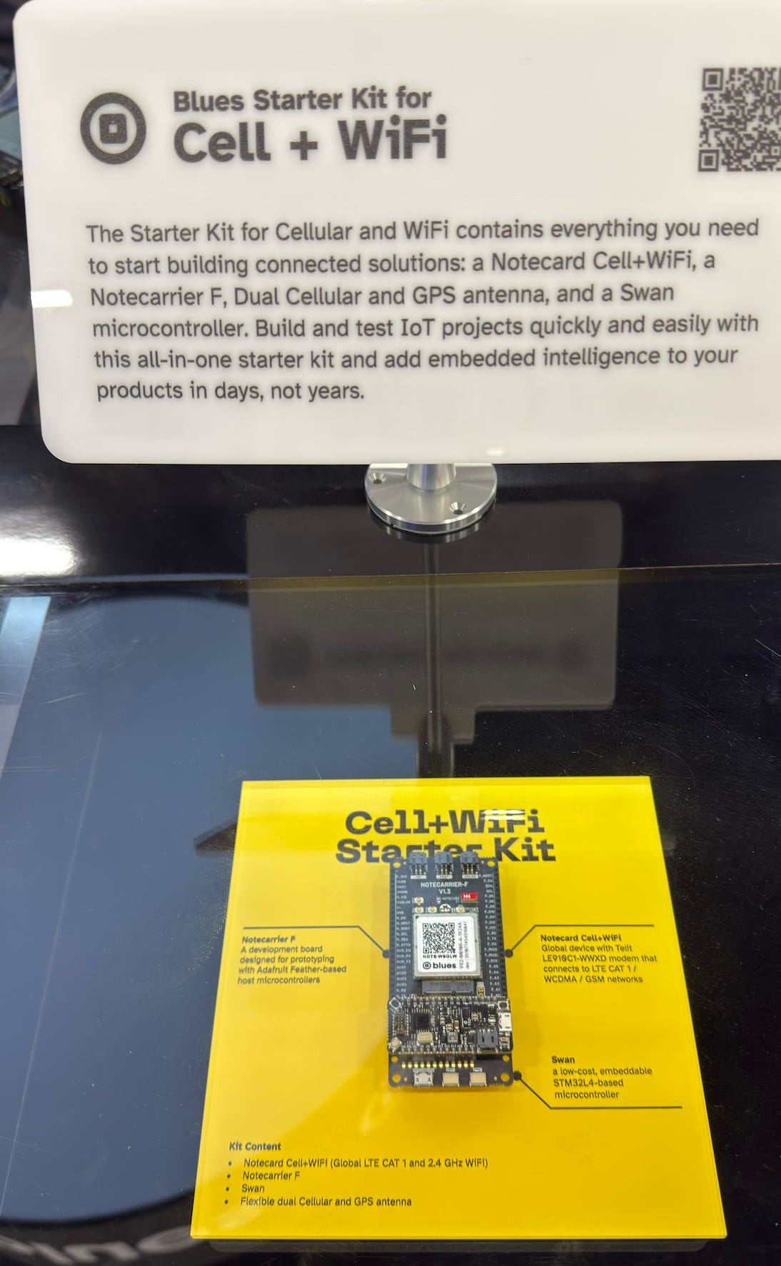 A cell phone on a table

Description automatically generated