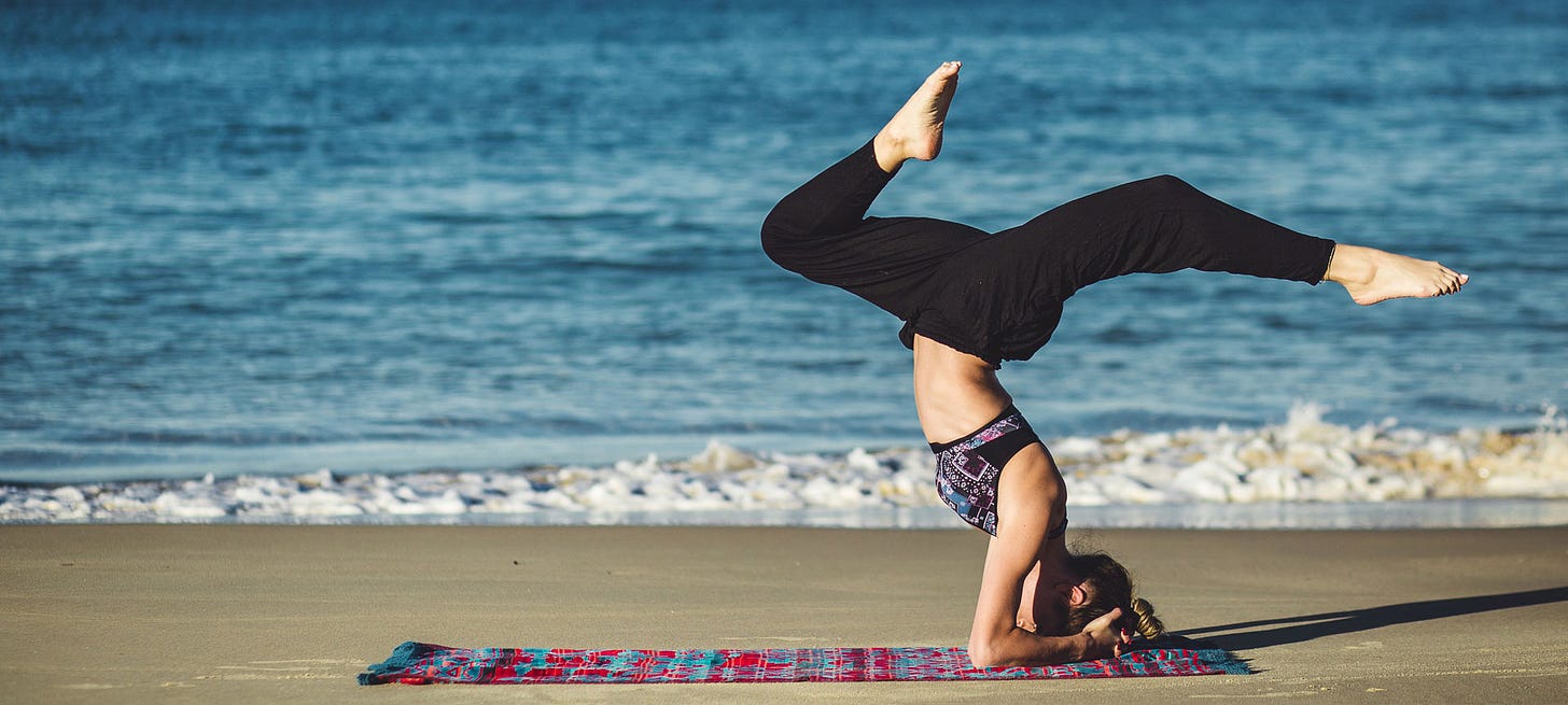 Yoga on the beach in Alicante | spain.info