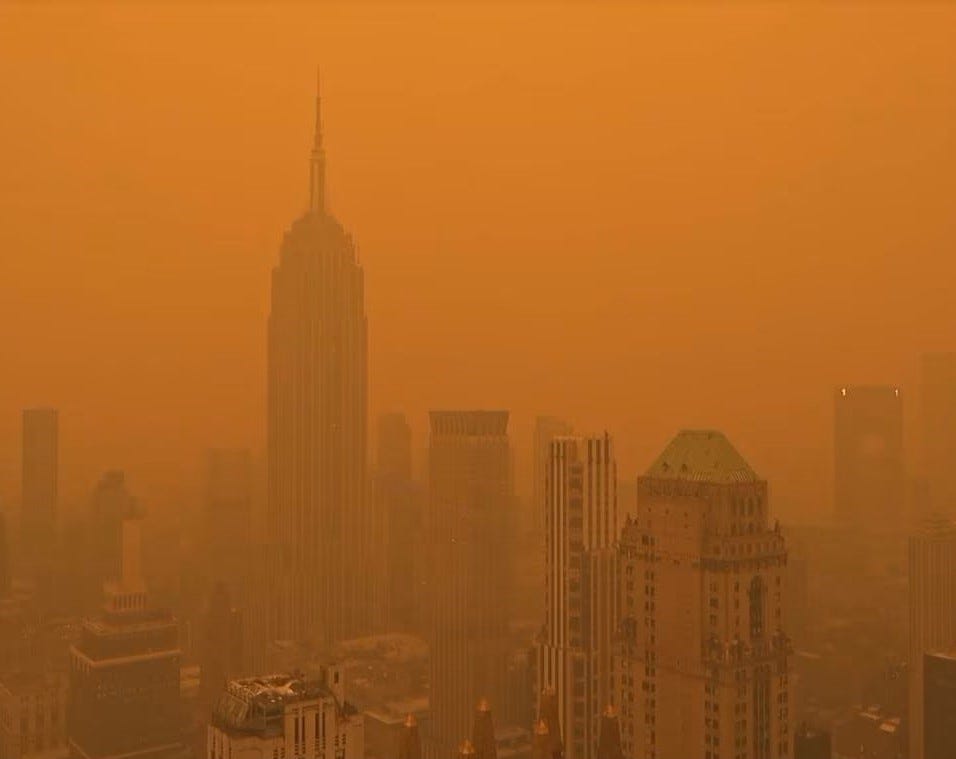 Imagen capturada a través del Earthcam donde observamos Nueva York oscurecido por el humo de los incendios en Canadá