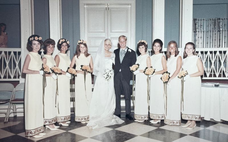 John and Susan Yates wedding photo, bride and groom with 8 bridesmaids.