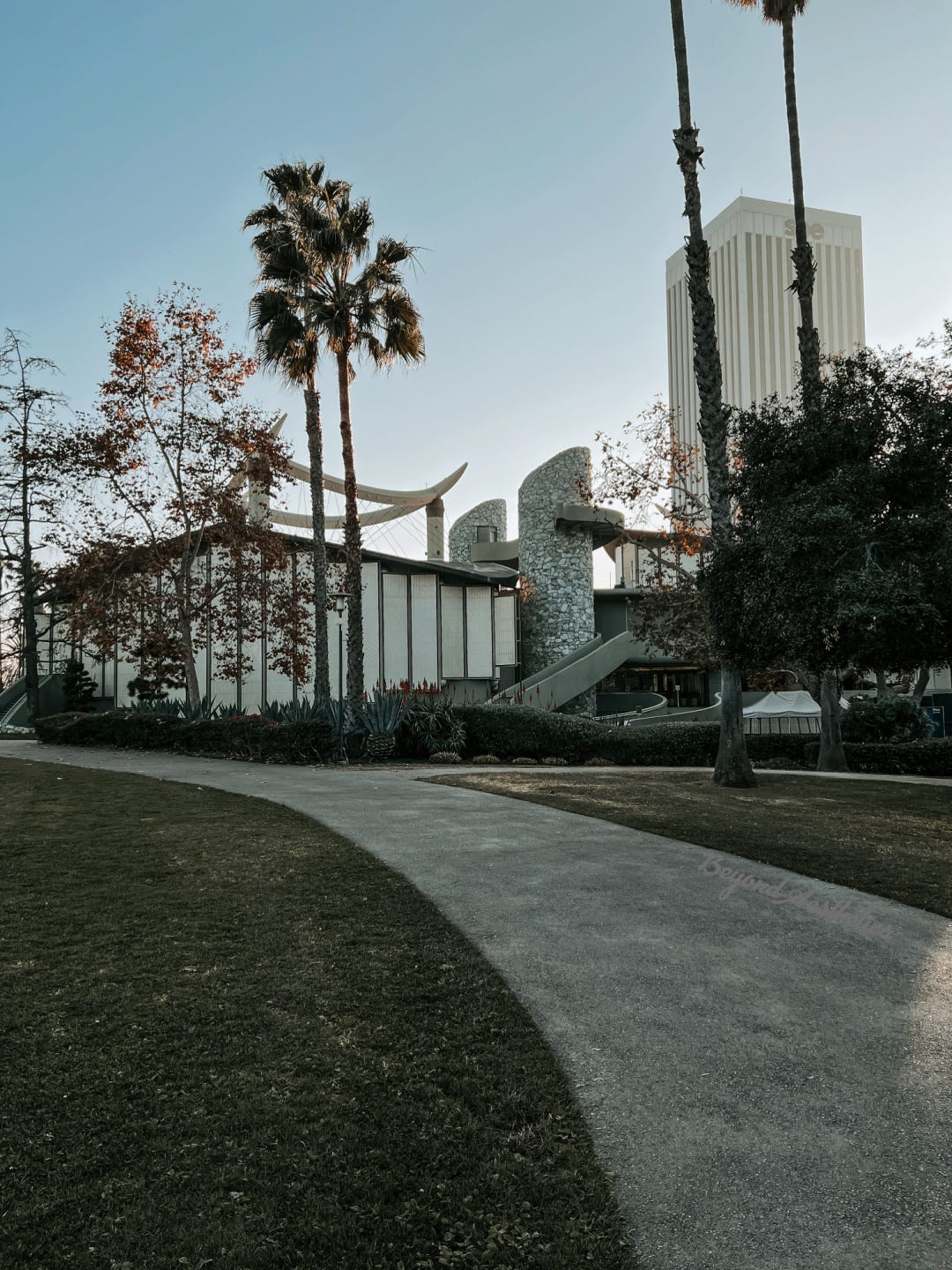 a beautiful LACMA Museum grounds image showing the architecture of the building with two quaintessential california palm trees in the foreground