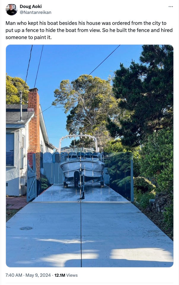 Tweet from @Nantanreikan: Man who kept his boat besides (sic) his house was ordered from the city to put up a fence to hide the boat from view. So he built the fence and hired someone to paint it. (The fence is a realistic painting of the boat)