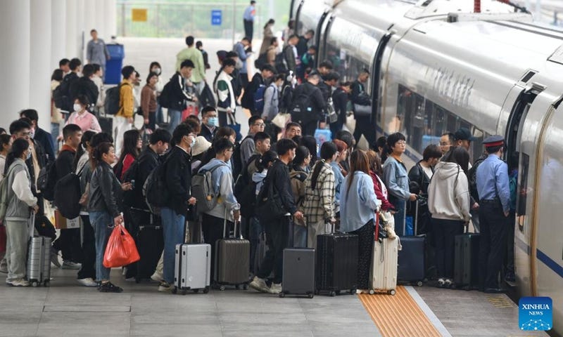 Passengers line up to board a train at Fuyang West Railway Station in Fuyang City, east China's Anhui Province, on May 5, 2024. China witnessed an increase of passenger trips on the last day of the five-day May Day holiday. Photo: Xinhua