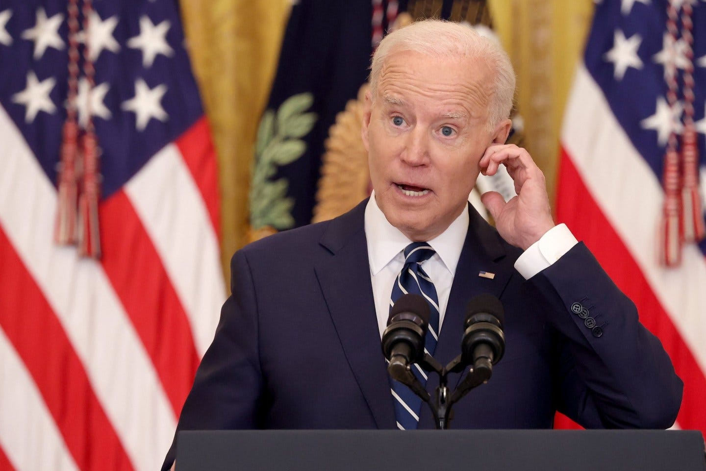 Biden completely forgets what he's talking about and mumbles incoherently at camera in ...