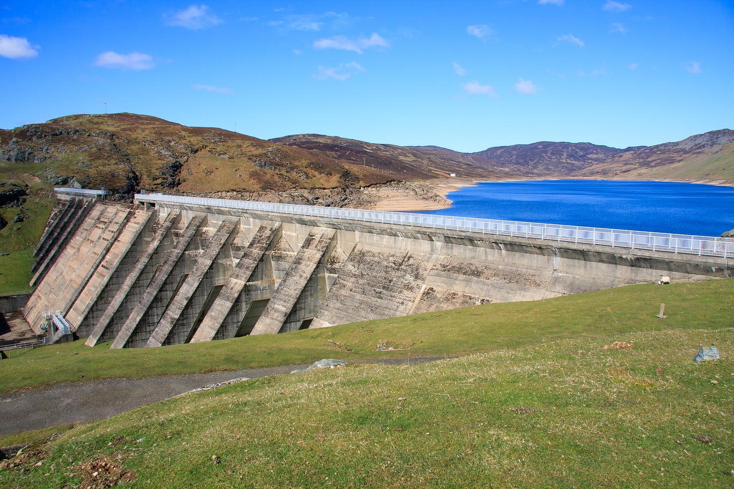 Loch Lednock Dam was built in the 1950s as part of a scheme to generate hydroelectric power © Felicity Martin Loch Lednock Dam was built in the 1950s as part of a scheme to generate hydroelectric power © Felicity Martin