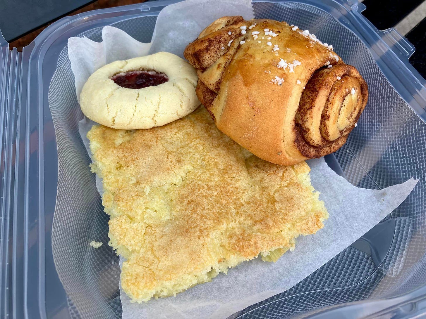 May be an image of cinnamon roll, crumbcake, turnover and babka