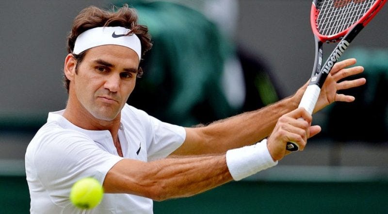 roger federer moves ahead at wimbledon