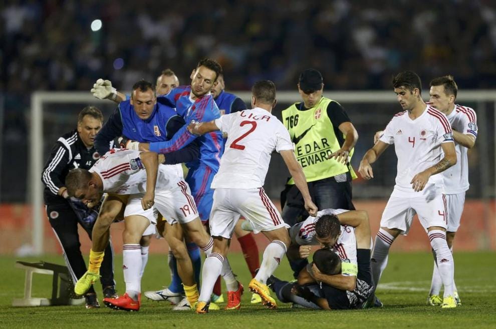Eurocopa 2016: Albania se blinda ante la visita de Serbia: sin coches, sin  negocios y francotiradores | EL MUNDO
