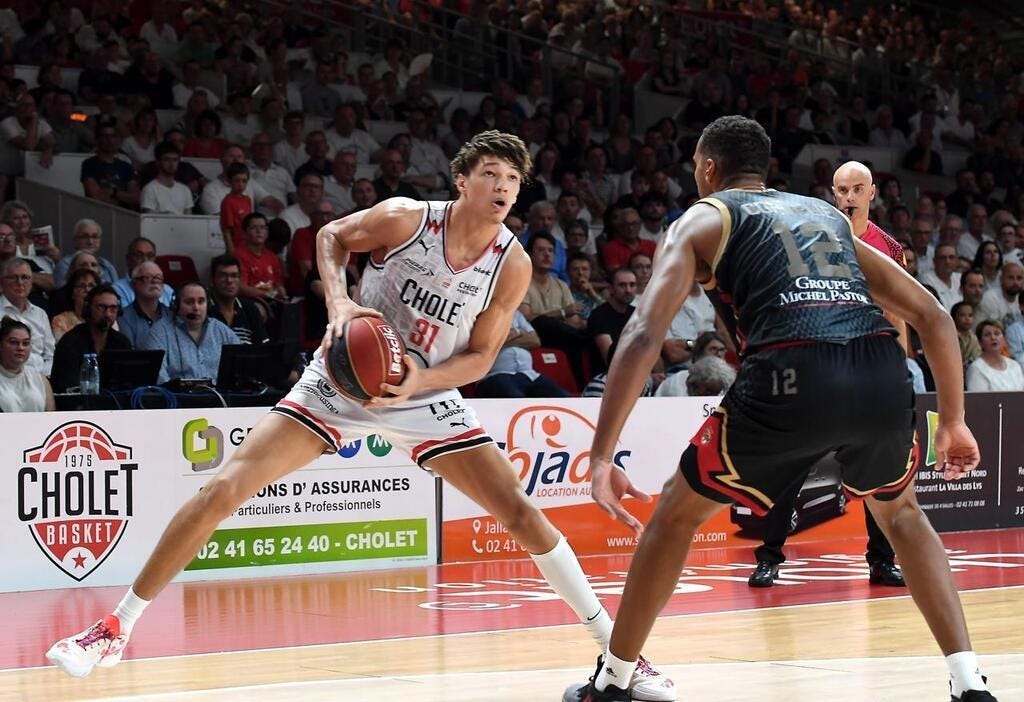 Basket. On est très sérieux quand on a 18 ans : Tidjane Salaün, jeune et  déjà décisif avec - Angers.maville.com