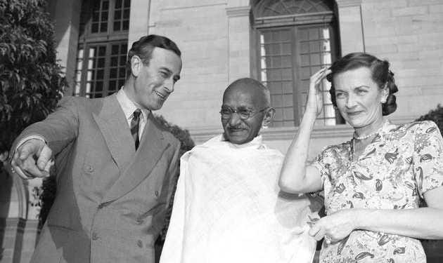Gandhi with the British in India. Credits: TFIPost