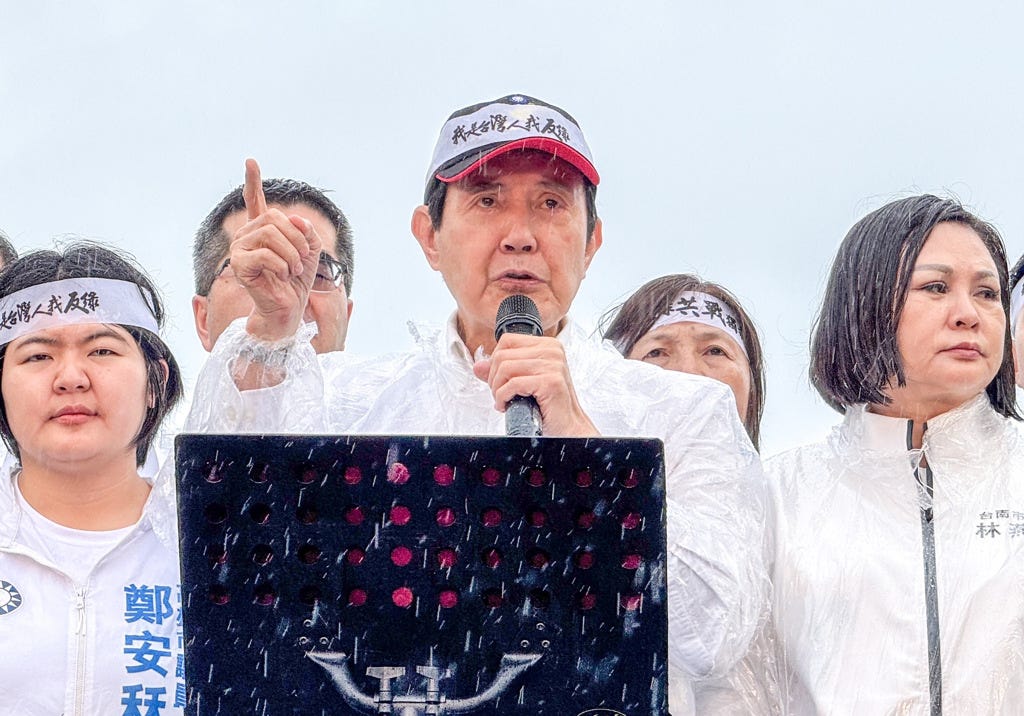 国民党26日在凯道举行 「反绿共、战独裁，凯道一起站出来！」活动，前总统马英九上台致词。（姚志平摄）