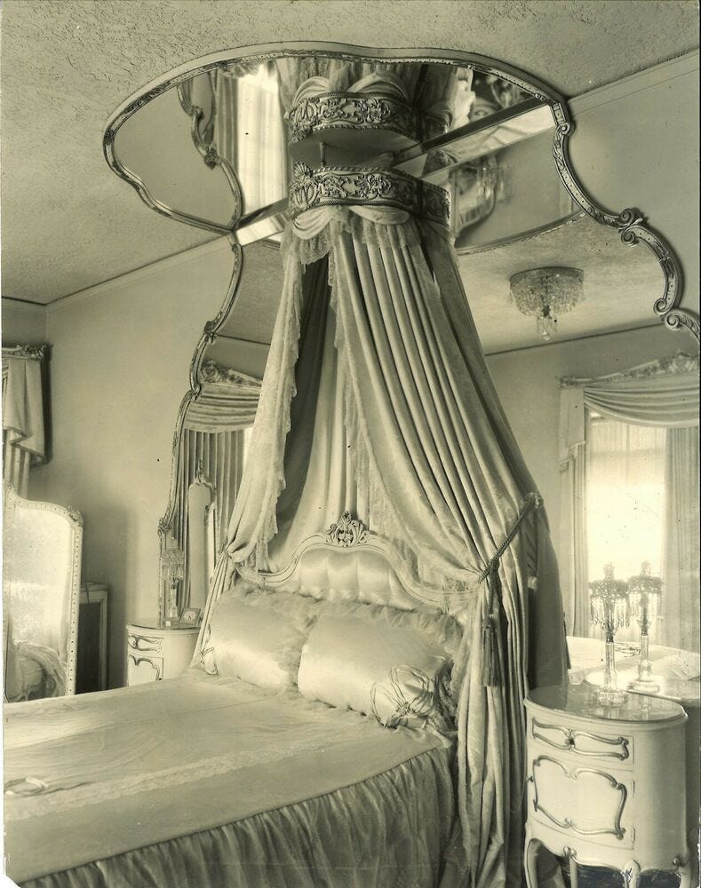 Old Hollywood Decor | Hollywood glamour bedroom, Hollywood decor, Old  hollywood decor