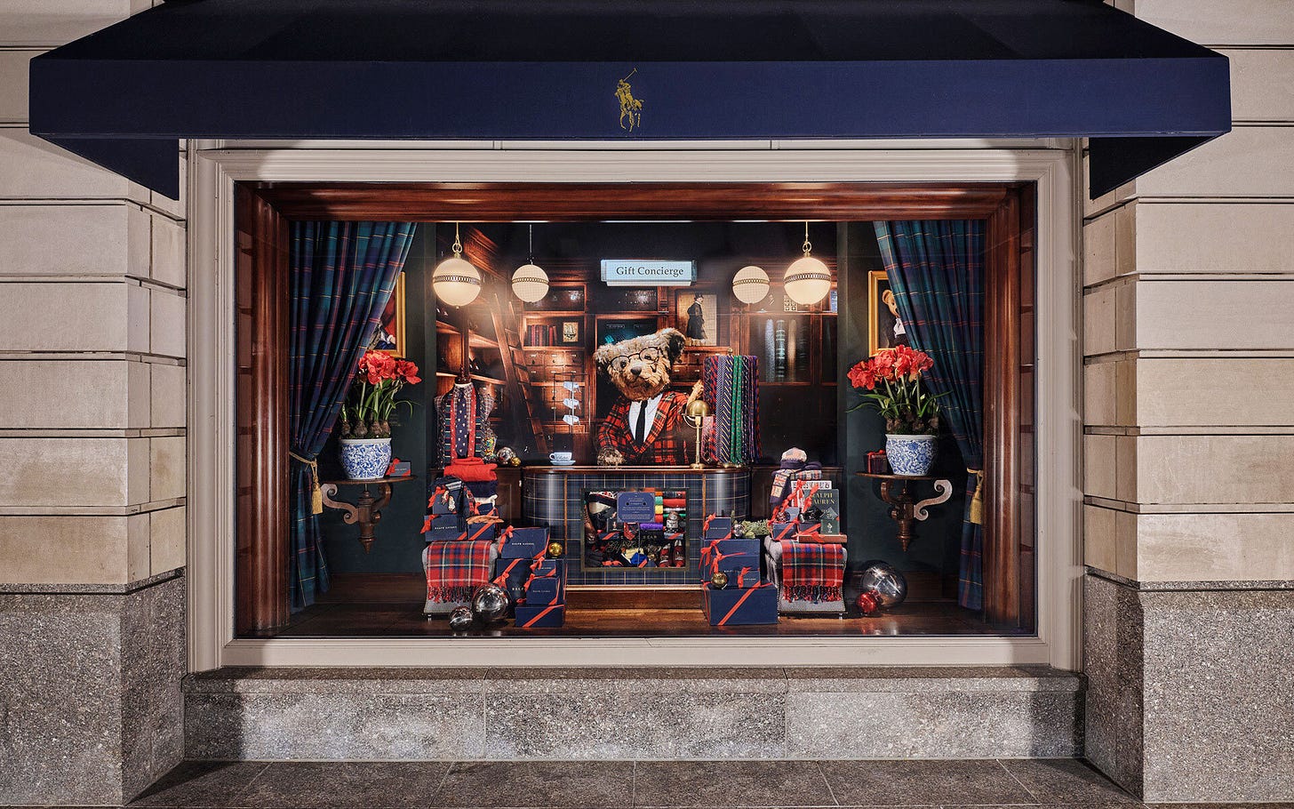 Ralph Lauren Brings Polo Bear to Life with Interactive Holiday Window  Displays - Galerie
